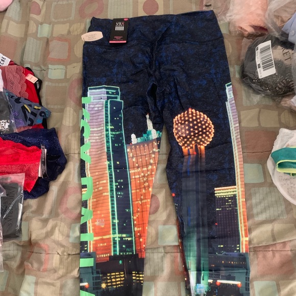 VICTORIA’S SECRET SPORTS KNOCKOUT LEGGING - Picture 1 of 5
